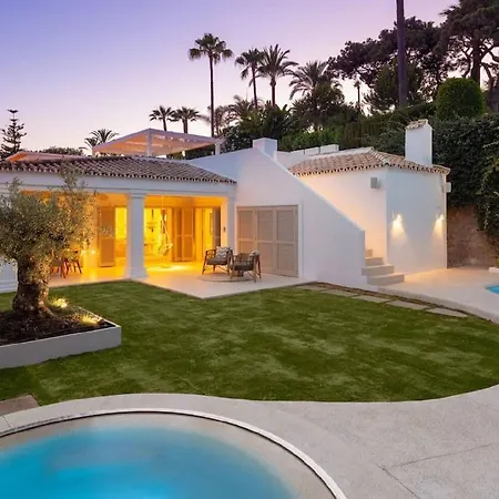 Beachfront La Luisa, Golden Mile, Villa