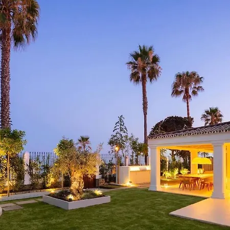 Villa Beachfront La Luisa, Golden Mile,