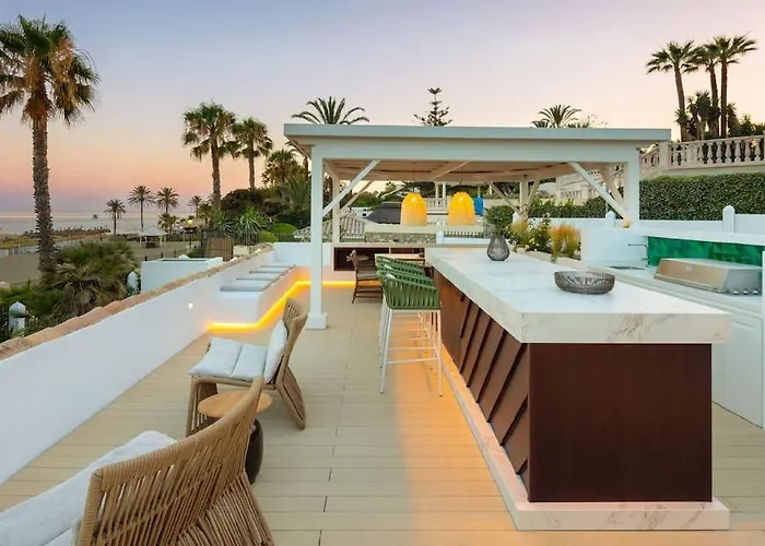 Вилла Beachfront La Luisa, Golden Mile,