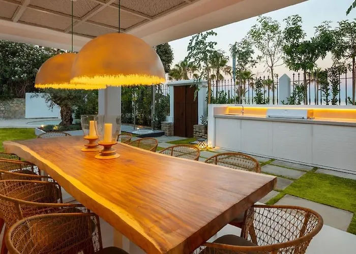 Вилла Beachfront La Luisa, Golden Mile,