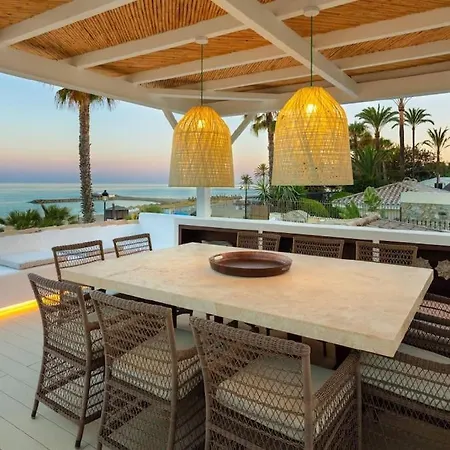 וילה Beachfront La Luisa, Golden Mile, מארבלה