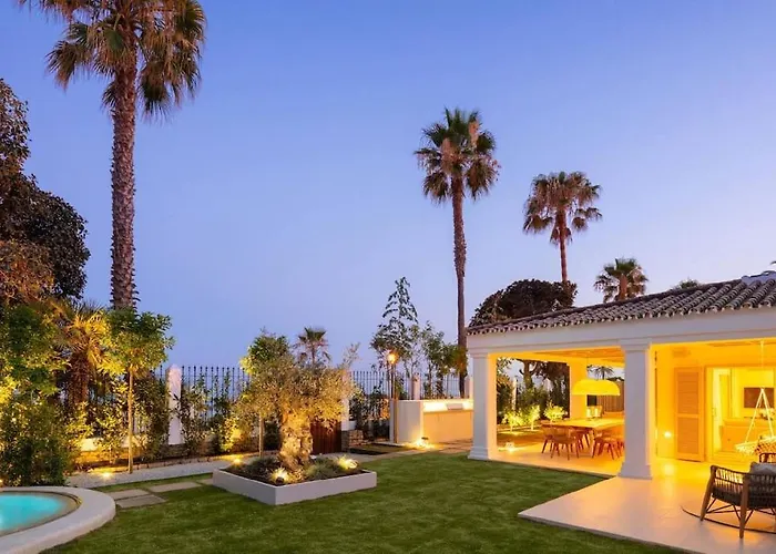 Willa Beachfront La Luisa, Golden Mile,