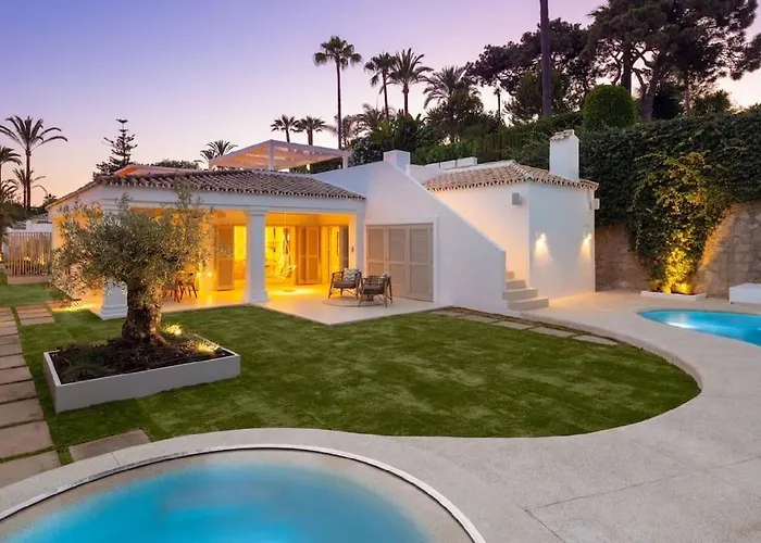 Beachfront La Luisa, Golden Mile, Willa