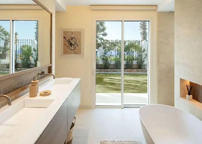 Willa Beachfront La Luisa, Golden Mile, *